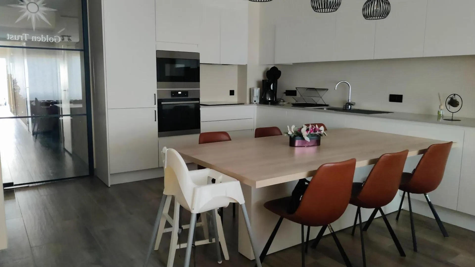 A Spacious And Modern 3-Bedroom Apartment With Stunning Sea View T2 Ostend