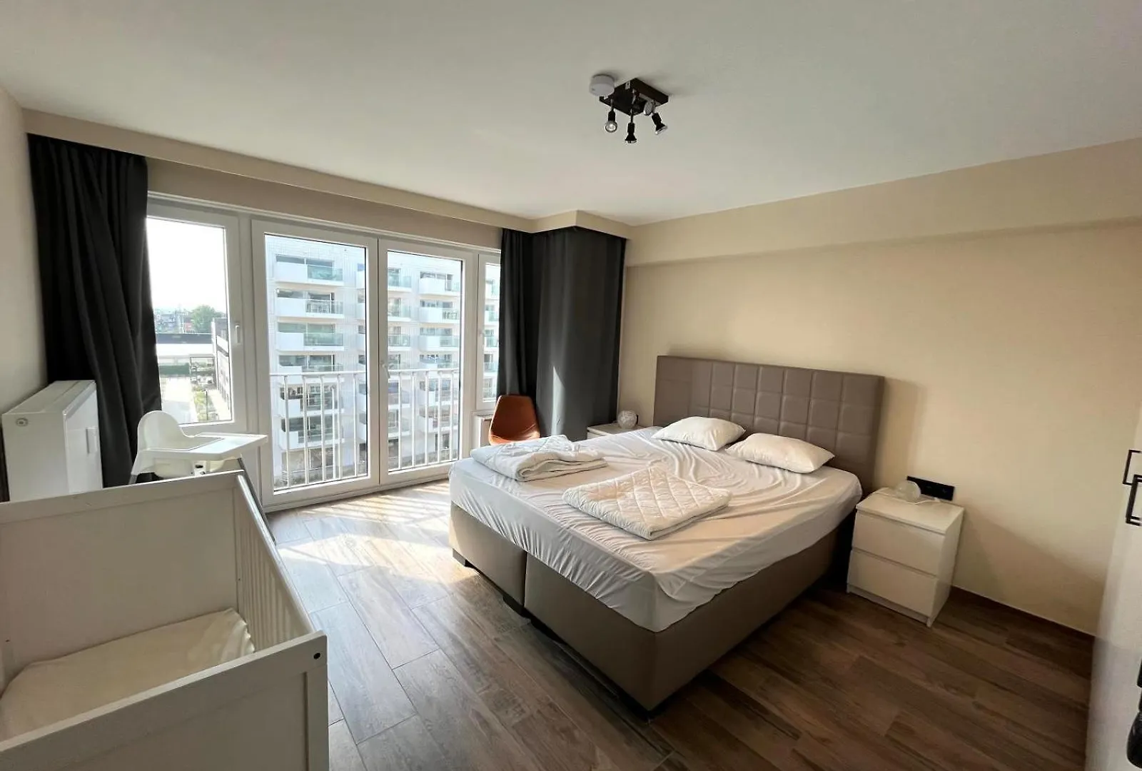 A Spacious And Modern 3-Bedroom Apartment With Stunning Sea View T2 Ostende