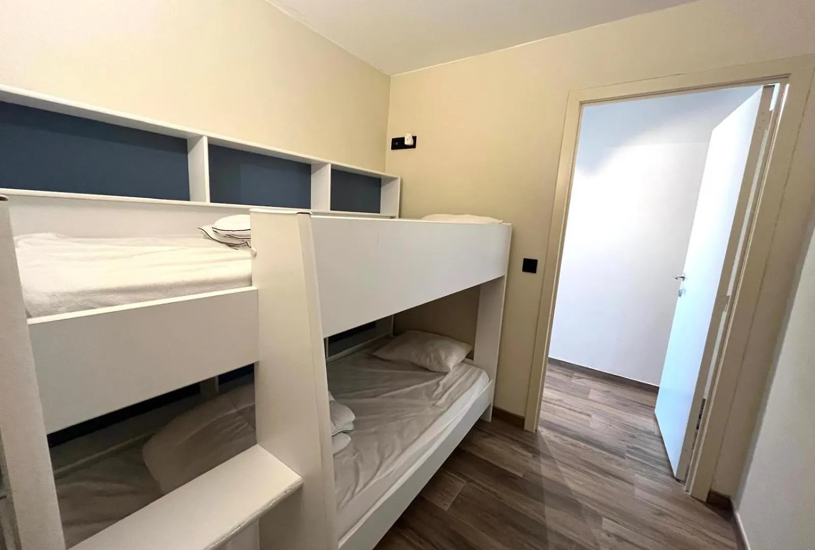 A Spacious And Modern 3-Bedroom Apartment With Stunning Sea View T2 Ostende